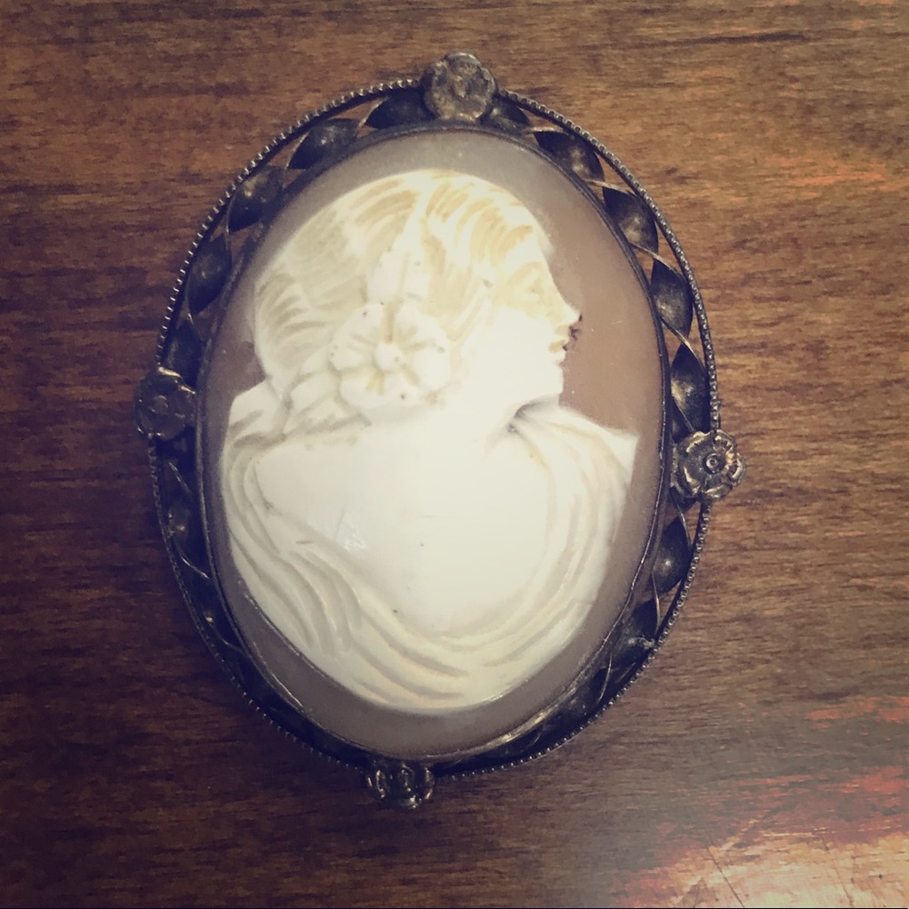 Vintage Cameo Pin